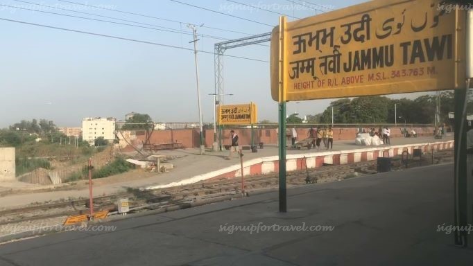 Arriving-at-Jammu-Station-vaishno-devi-travelogue