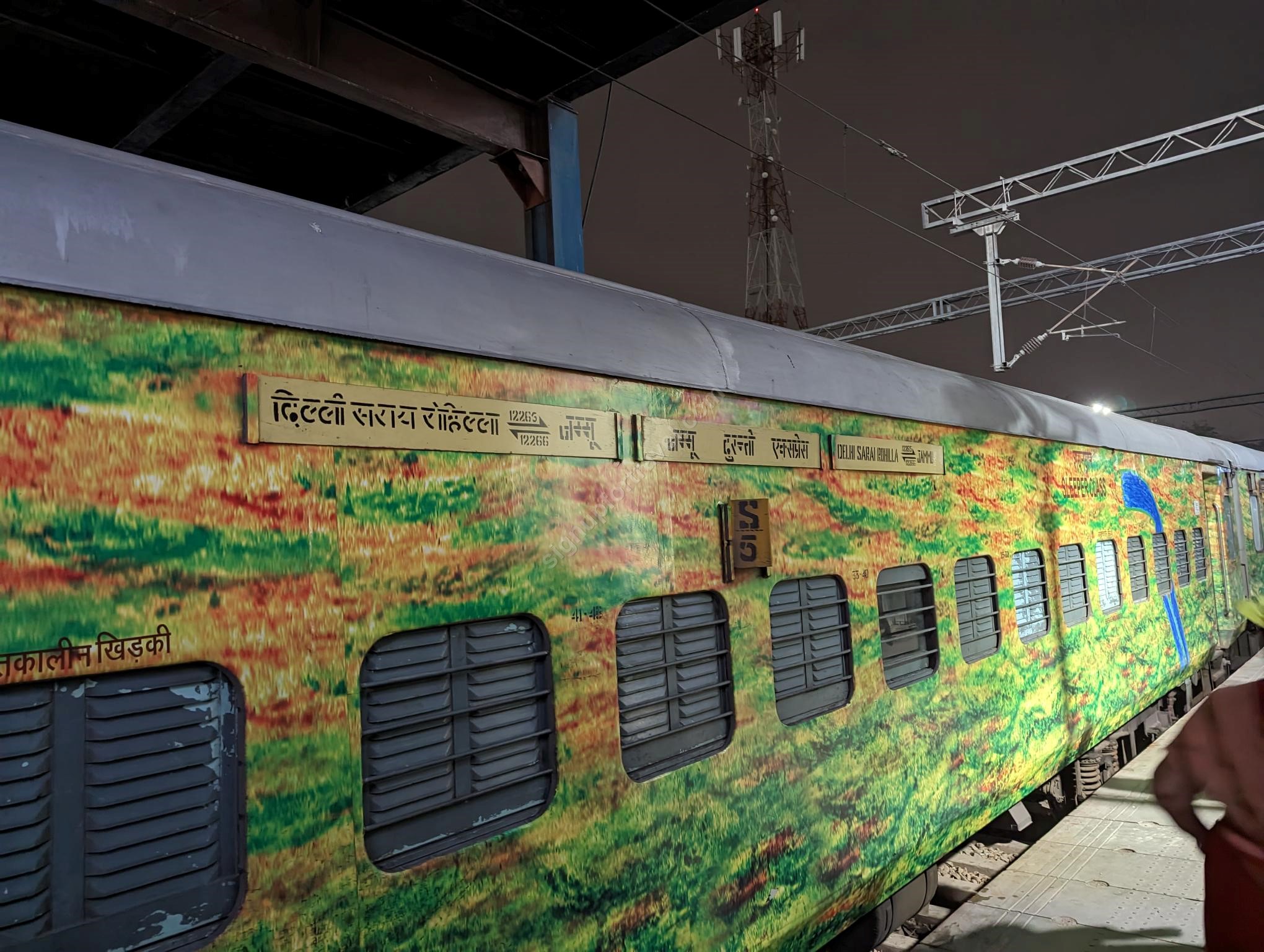 Has anyone travelled in the 1AC coupe/cabin in the Yesvantpur Howrah Duronto  Express? How big are they? Would I be able to take 4 dogs in the 2 berth  coupe? - Quora