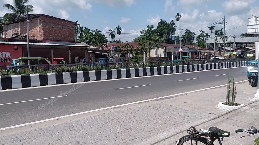 Main road at Udalgudi, Assam