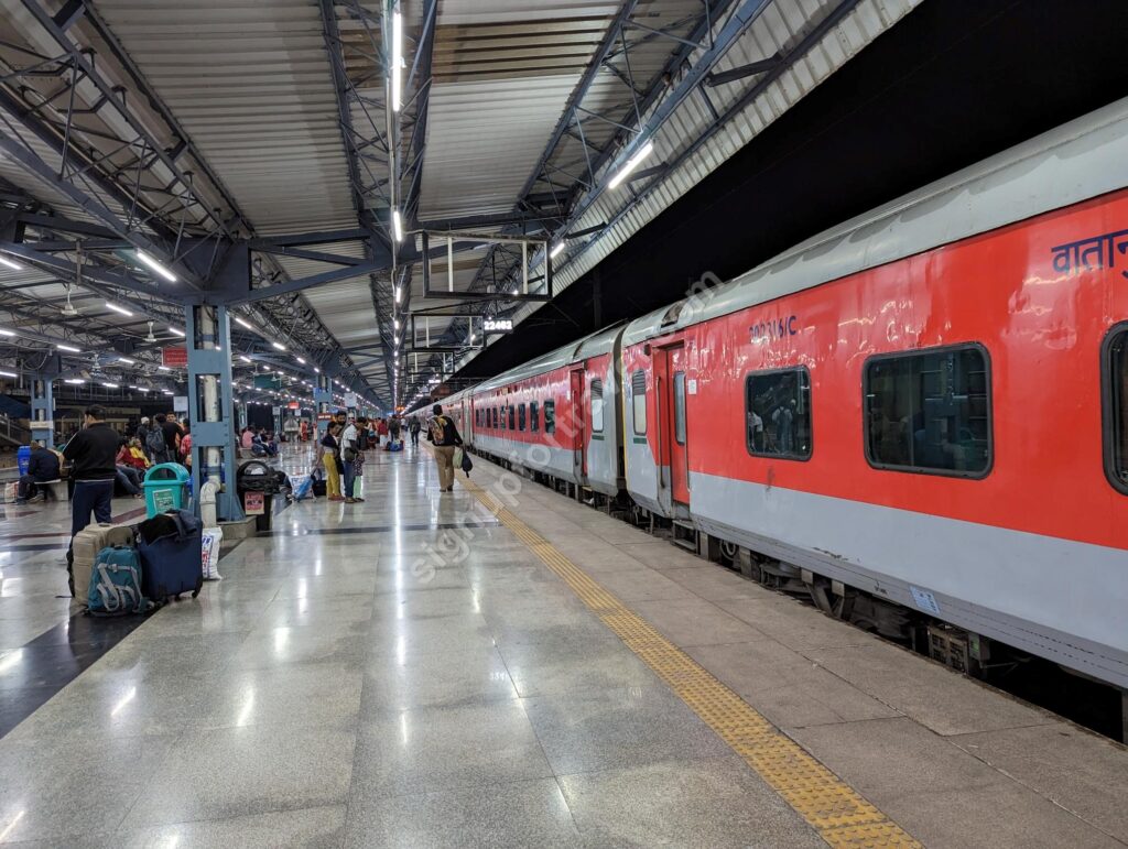 Shri Shakti Express 22461 22462 New Delhi Railway Station and Katra