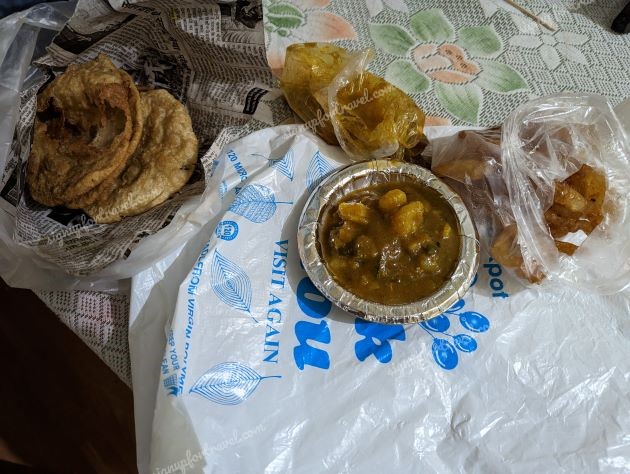 01 Kachori and Sabji - Popular food of Varanasi