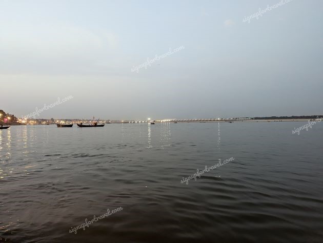 View from the boat before darkness fell - Assi Ghat - Varanasid
