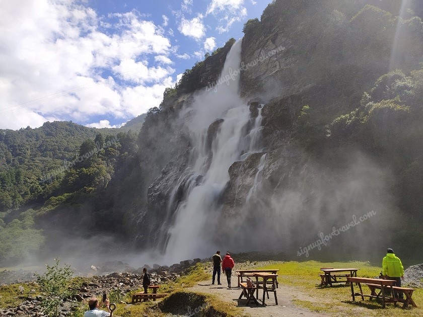 The majestic Jang Falls