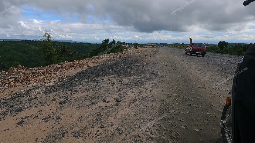 Bad roads before Pongtung