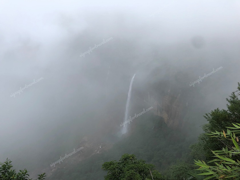A faint view of Nohkalikai falls